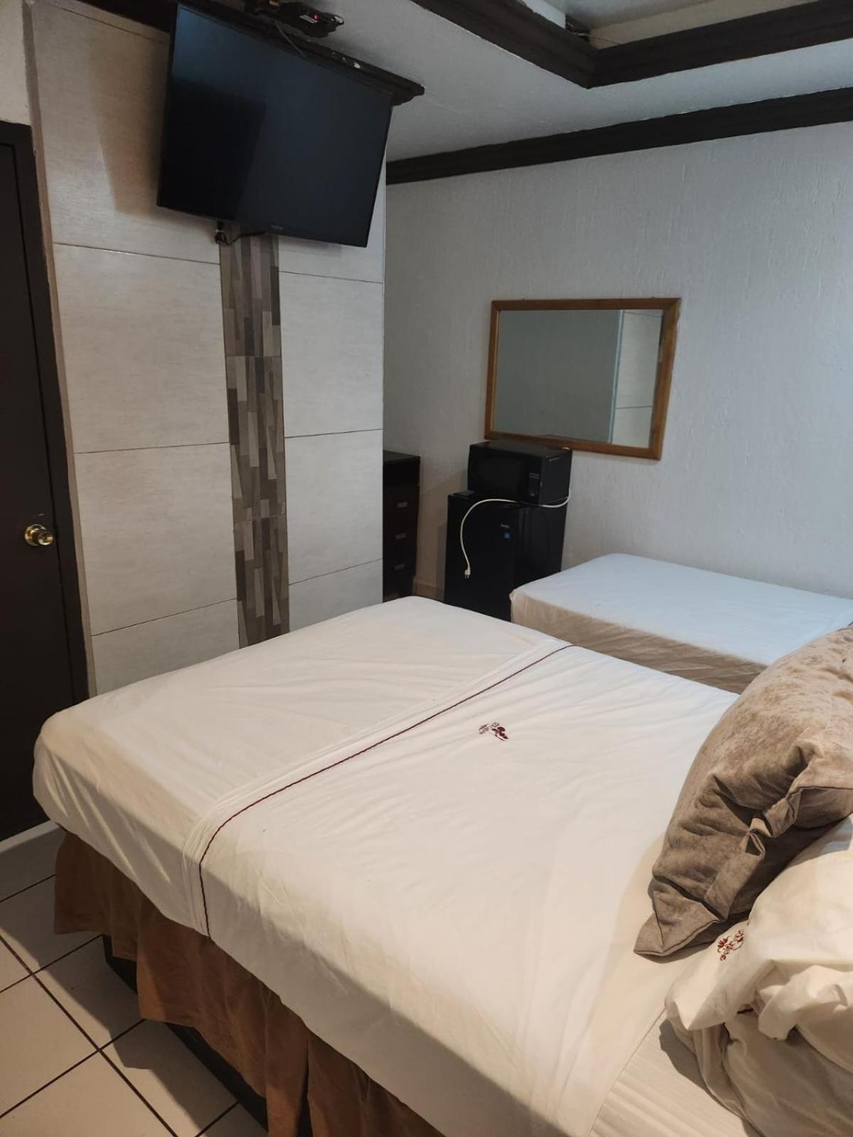 Hotel Don Quijote Мехикали Екстериор снимка
