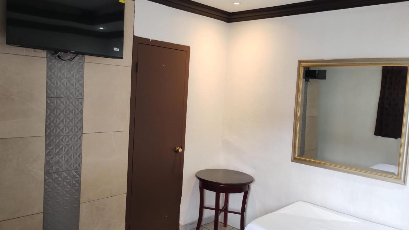 Hotel Don Quijote Мехикали Екстериор снимка