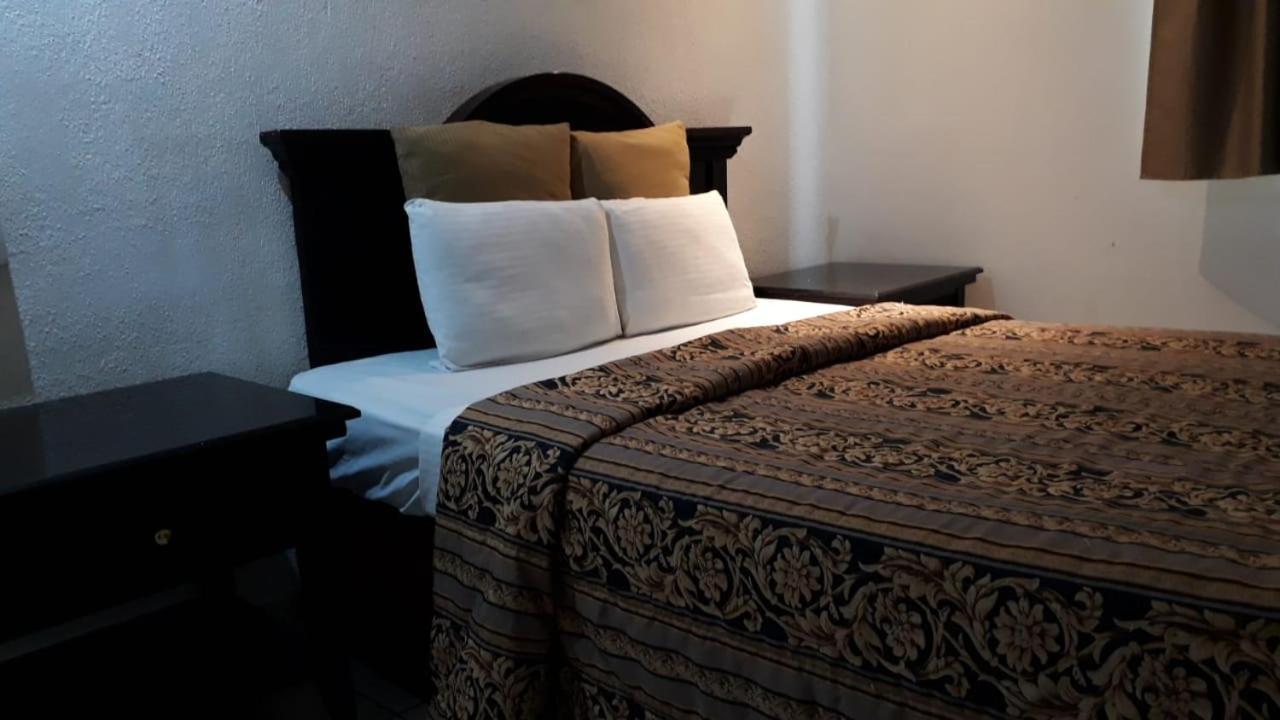 Hotel Don Quijote Мехикали Екстериор снимка